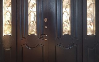 дверь для подъезда парадная со стеклом и ковкой